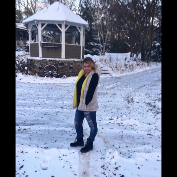 MAURICES Reversible Puffer Vest - Picture 3 of 7